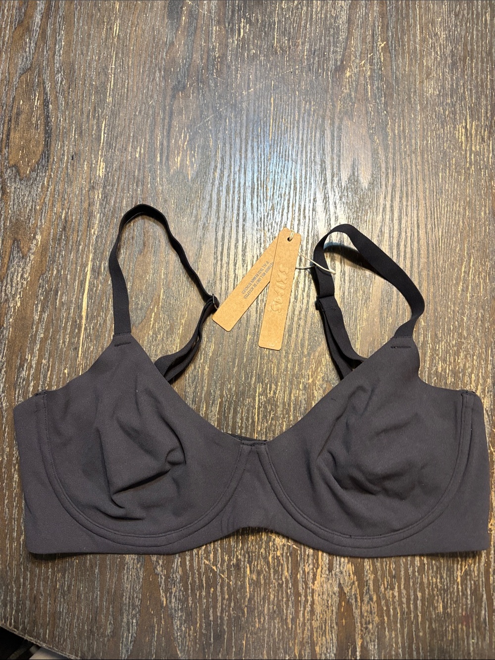 SKIMS Fits everybody unlined Demi bra 38C NWT onyx